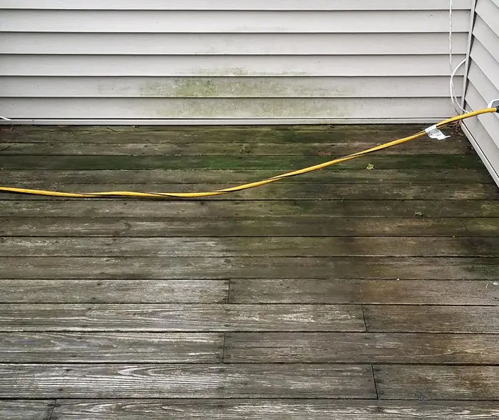 Deck-Cleaning-BEFORE-ic-webp-2