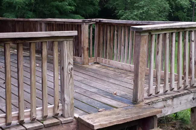 Deck-Cleaning-BEFORE-ic-webp